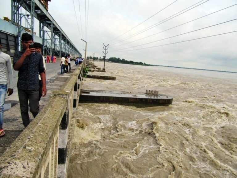 गाउँ पस्यो सप्तकोशी नदि, उदयपुरका हजारौं विस्थापित