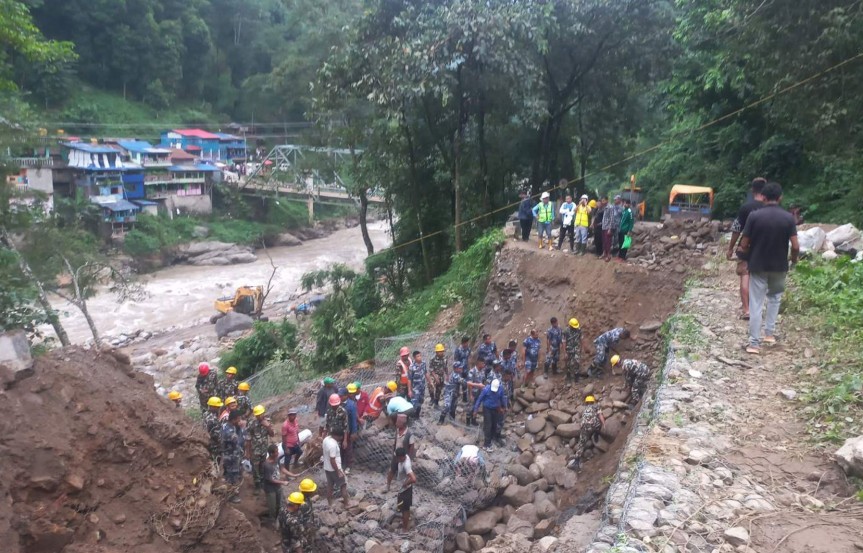 इलामको बाटो खुल्यो, साना सवारी सञ्चालनमा