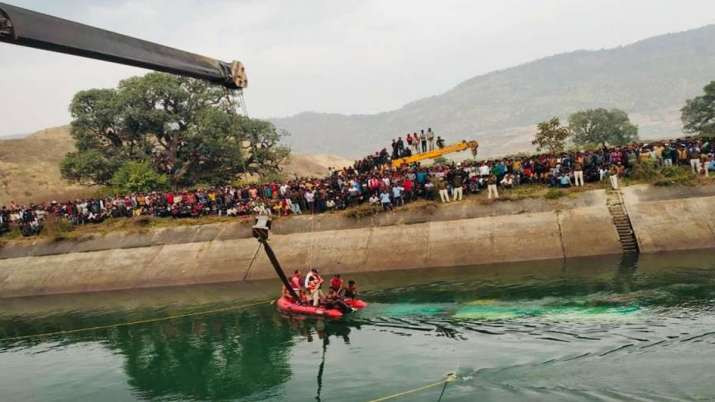 भारतको मध्यप्रदेशमा यात्रुबाहक बस दुर्घटना हुँदा ५१ जनाको मृत्यु